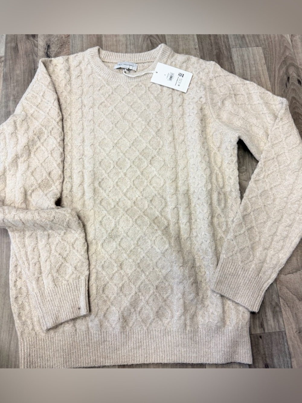 NWT Free Assembly Mens Cable Knit Sweater‎ Size Small Oatmeal Crewneck